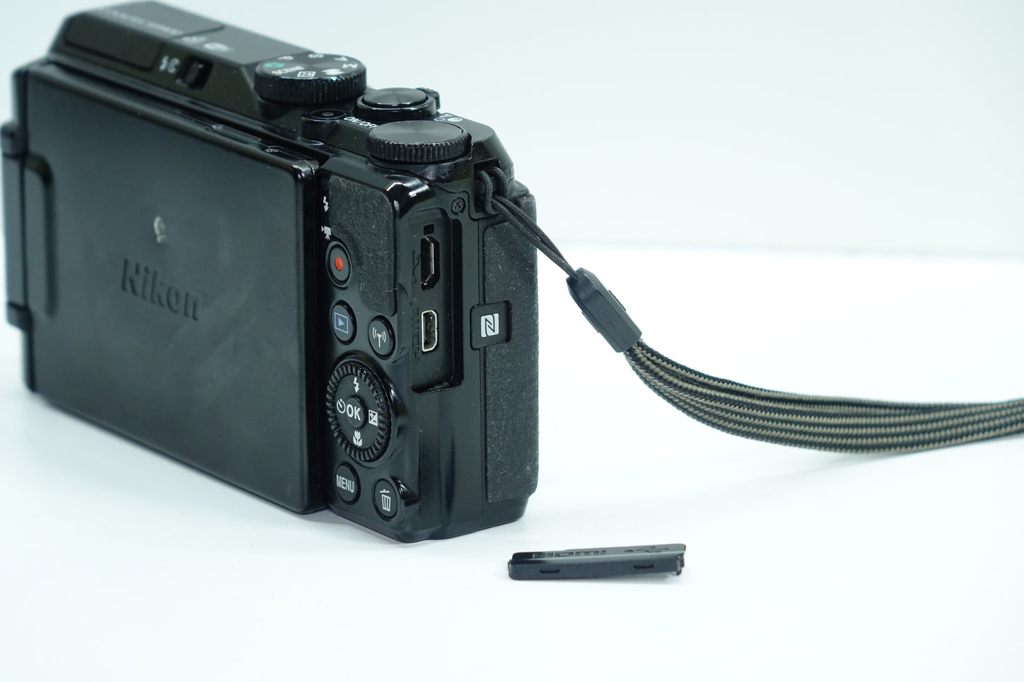 Nikon Coolpix S9900 16MP Fotocamera Compatta Zoom 30X Nera - Garanzia 12 mesi