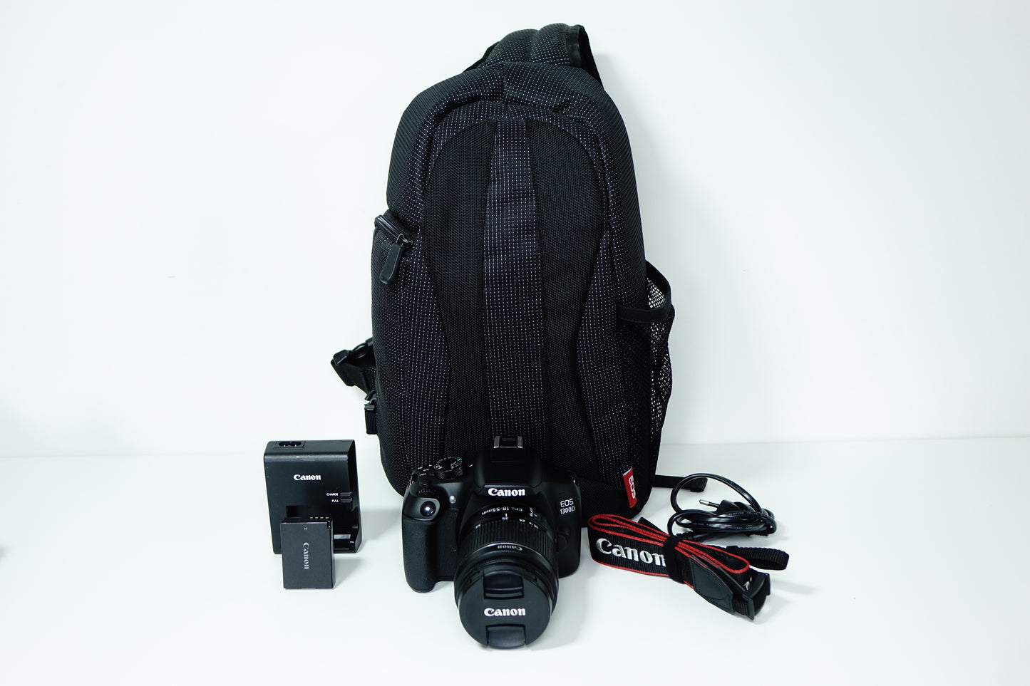 Canon EOS 1300D Reflex Obiettivo 18-55 III + ZAINO - Garanzia 12 mesi - 5607 SCATTI