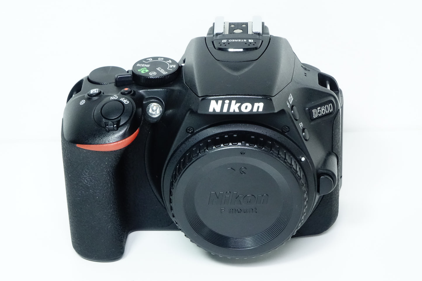Nikon D5600 Reflex DSLR Corpo Body - 7098 SCATTI - Garanzia 12 mesi