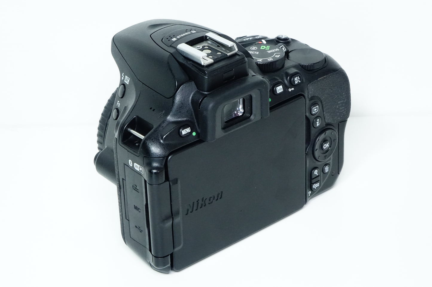 Nikon D5600 Reflex DSLR Corpo Body - 7098 SCATTI - Garanzia 12 mesi