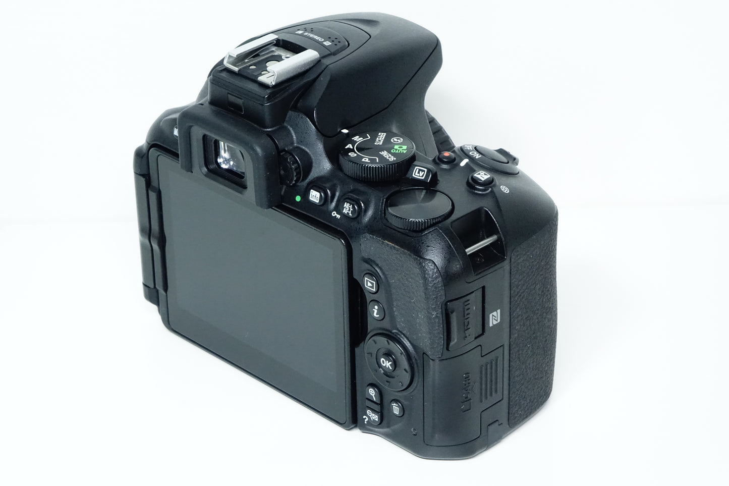 Nikon D5600 Reflex DSLR Corpo Body - 7098 SCATTI - Garanzia 12 mesi
