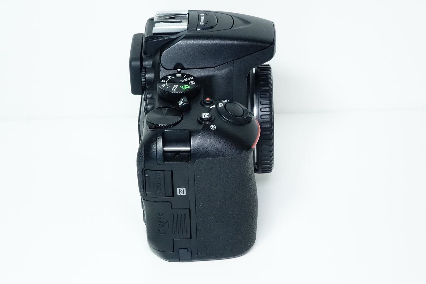 Nikon D5600 Reflex DSLR Corpo Body - 7098 SCATTI - Garanzia 12 mesi