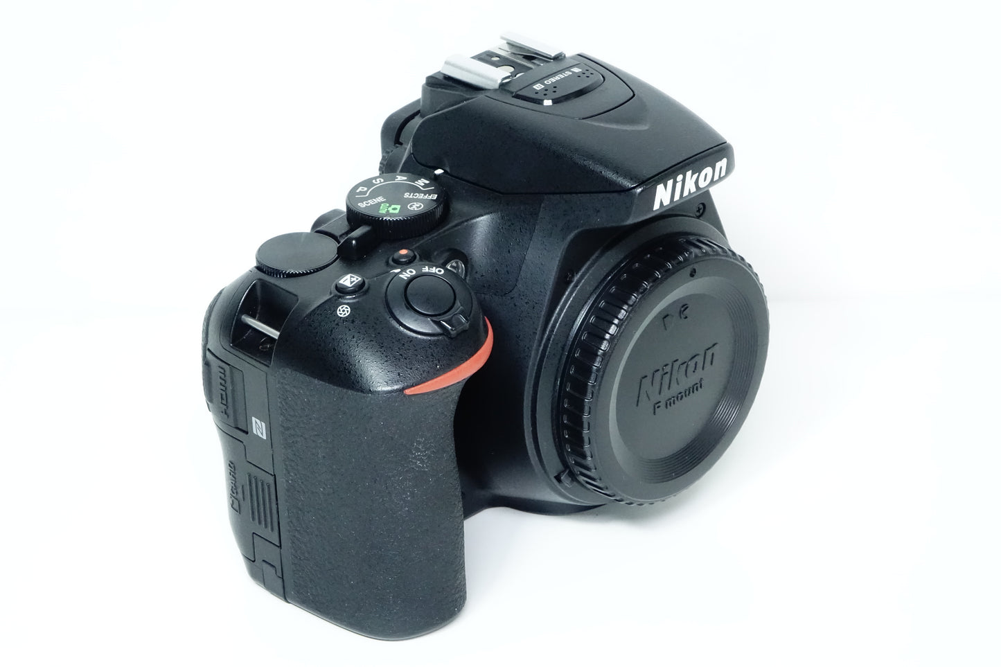 Nikon D5600 Reflex DSLR Corpo Body - 7098 SCATTI - Garanzia 12 mesi