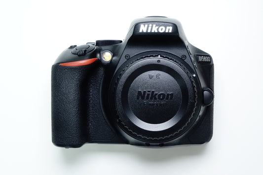 Nikon D5600 Reflex DSLR Corpo Body - 7098 SCATTI - Garanzia 12 mesi