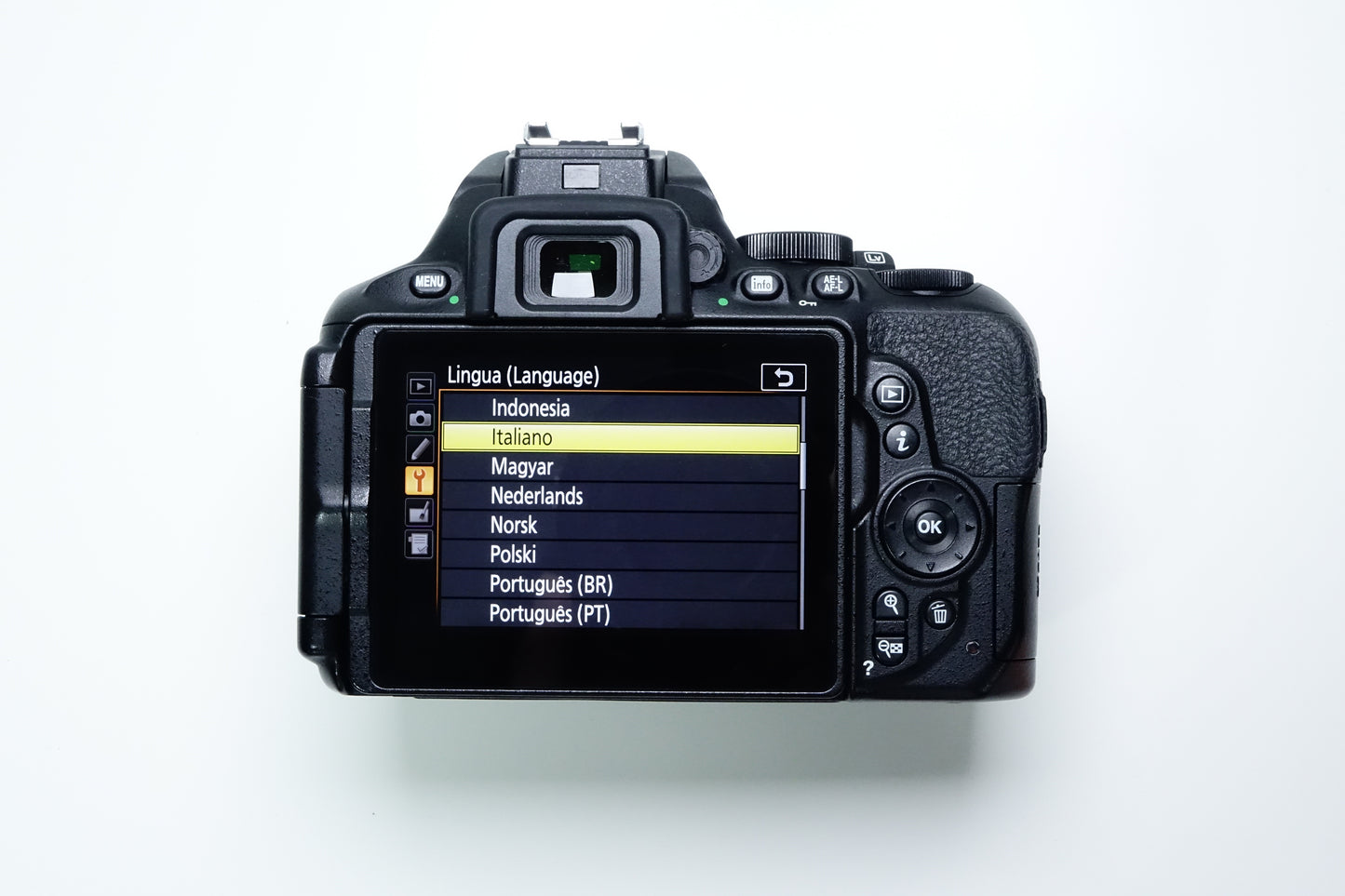 Nikon D5600 Reflex DSLR Corpo Body - 7098 SCATTI - Garanzia 12 mesi