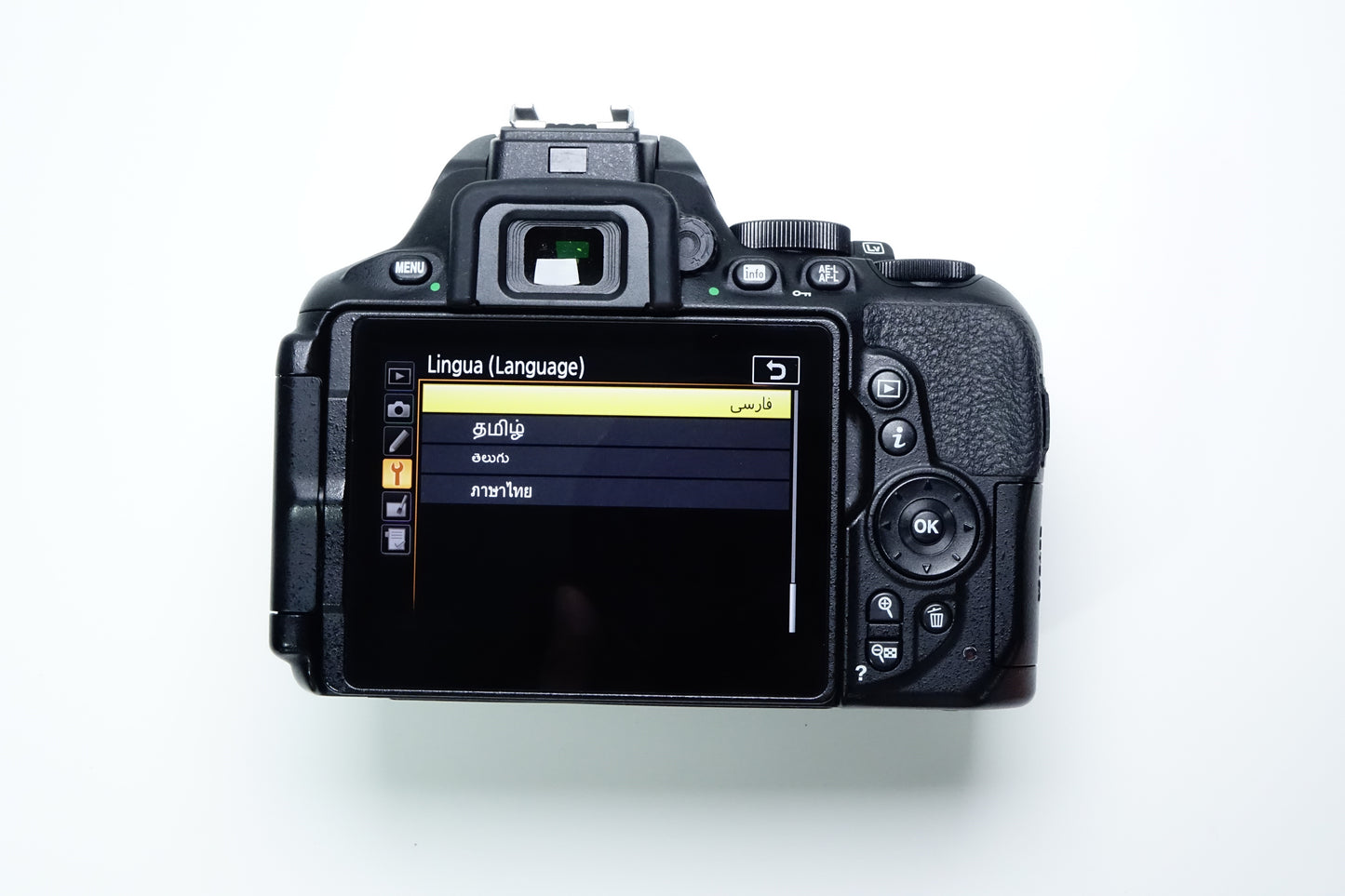 Nikon D5600 Reflex DSLR Corpo Body - 7098 SCATTI - Garanzia 12 mesi