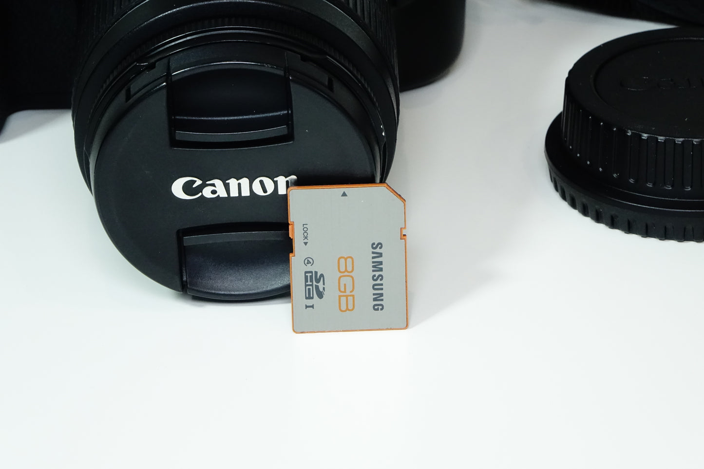 Canon EOS 1300D Obiettivo 18-55mm III + BORSA, 2 BATTERIE, SD - GARANZIA 12 MESI