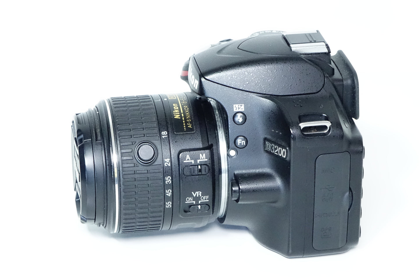 Nikon D3200 Obiettivo Nikkor 18-55mm G VR II + BORSA, Treppiedi - Garanzia 12 mesi