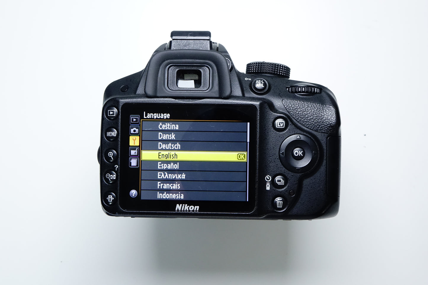 Nikon D3200 Obiettivo Nikkor 18-55mm G VR II + BORSA, Treppiedi - Garanzia 12 mesi