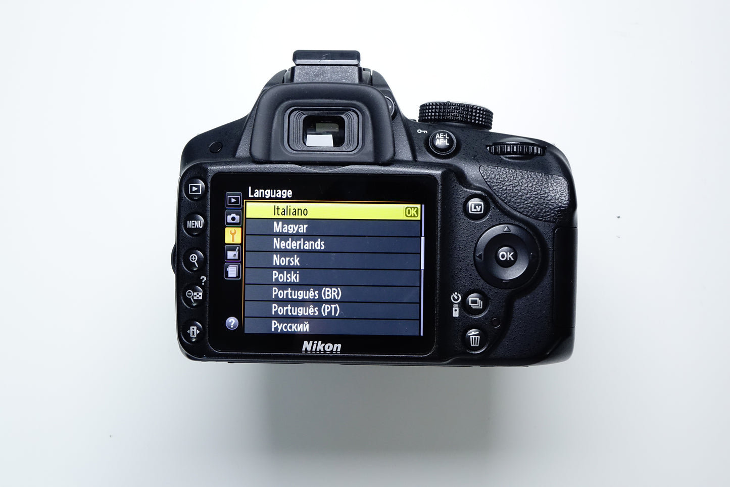 Nikon D3200 Obiettivo Nikkor 18-55mm G VR II + BORSA, Treppiedi - Garanzia 12 mesi