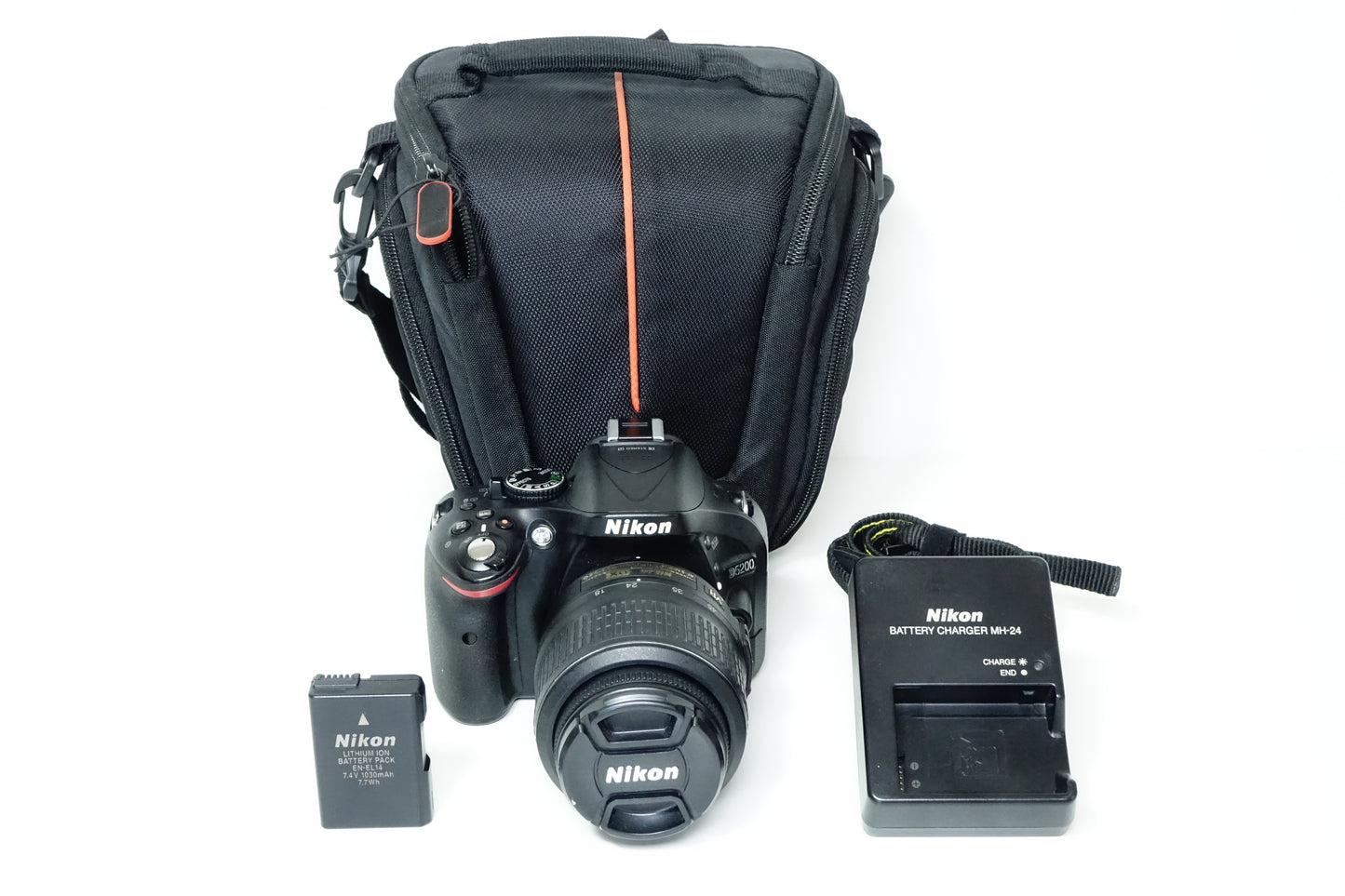 Nikon D5200 Obiettivo 18-55mm G VR + BORSA - 18285 SCATTI - Garanzia 12 mesi