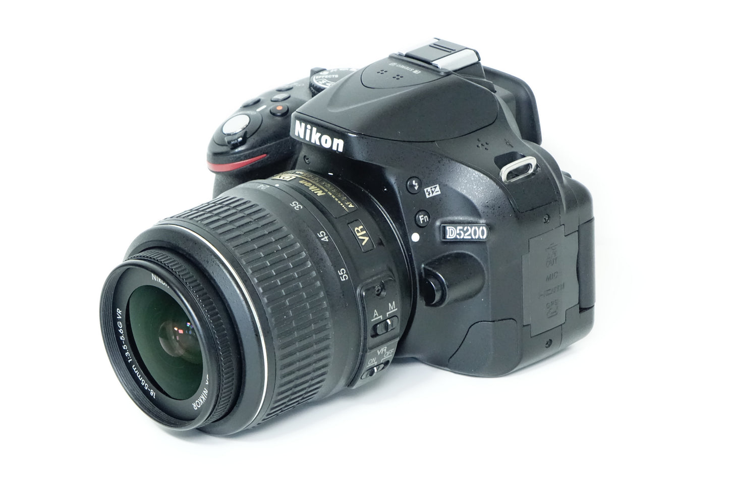 Nikon D5200 Obiettivo 18-55mm G VR + BORSA - 18285 SCATTI - Garanzia 12 mesi