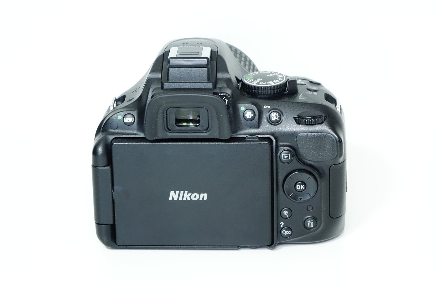Nikon D5200 Obiettivo 18-55mm G VR + BORSA - 18285 SCATTI - Garanzia 12 mesi