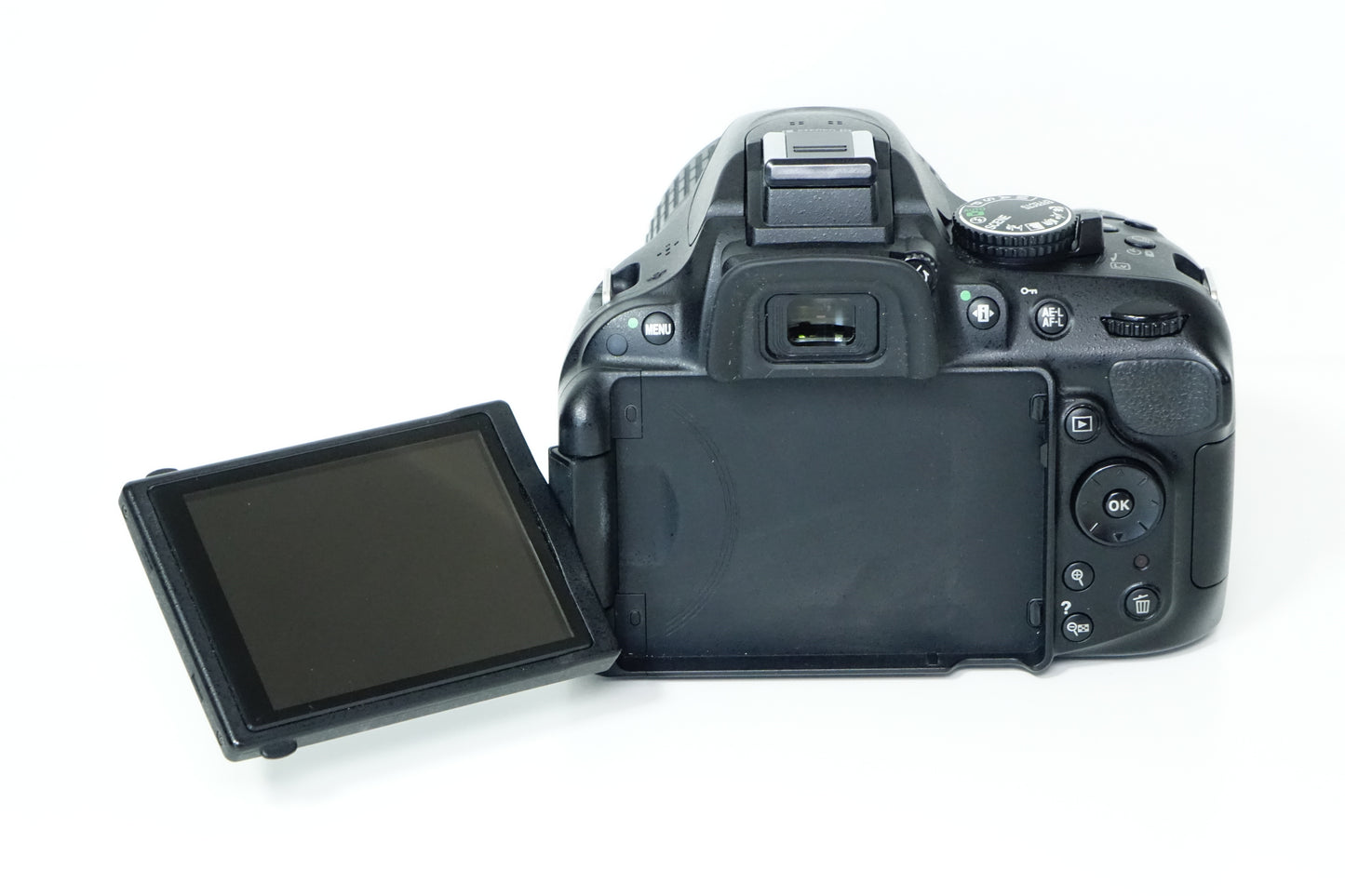Nikon D5200 Obiettivo 18-55mm G VR + BORSA - 18285 SCATTI - Garanzia 12 mesi
