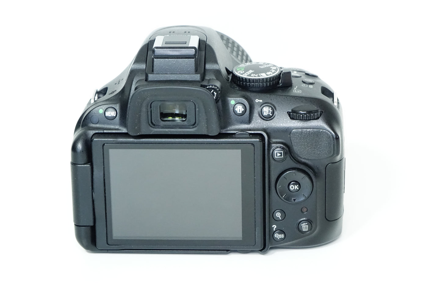 Nikon D5200 Obiettivo 18-55mm G VR + BORSA - 18285 SCATTI - Garanzia 12 mesi