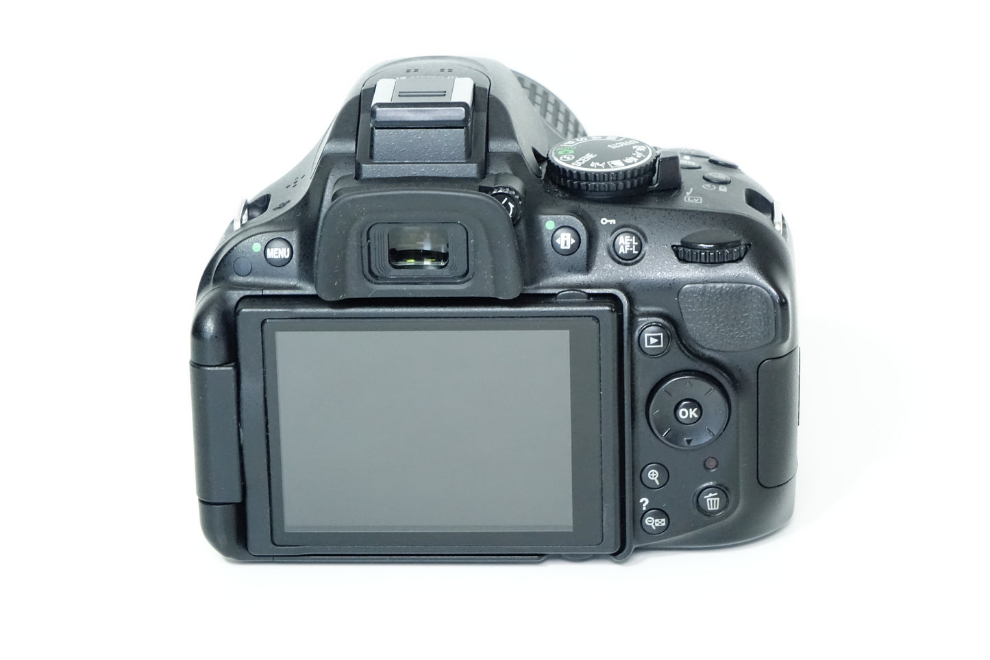 Nikon D5200 Obiettivo 18-55mm G VR + BORSA - 18285 SCATTI - Garanzia 12 mesi