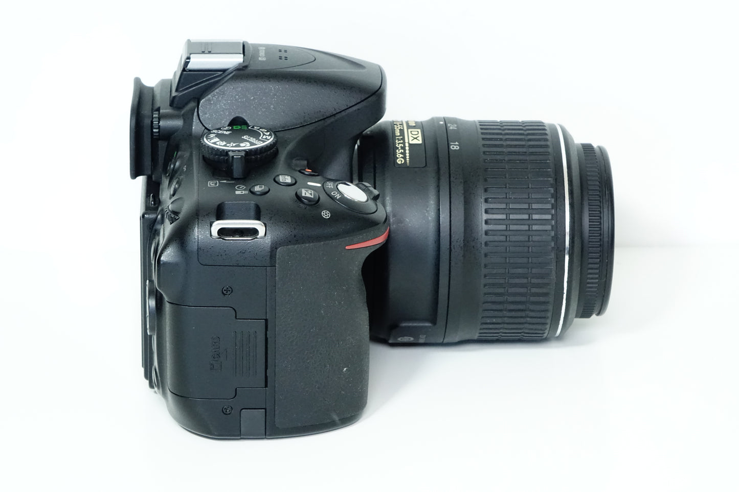 Nikon D5200 Obiettivo 18-55mm G VR + BORSA - 18285 SCATTI - Garanzia 12 mesi