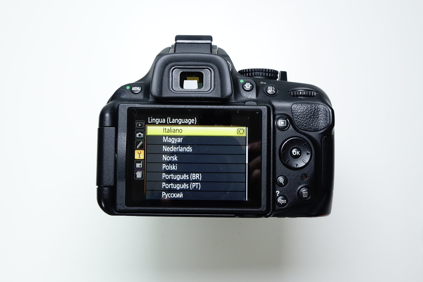 Nikon D5200 Obiettivo 18-55mm G VR + BORSA - 18285 SCATTI - Garanzia 12 mesi