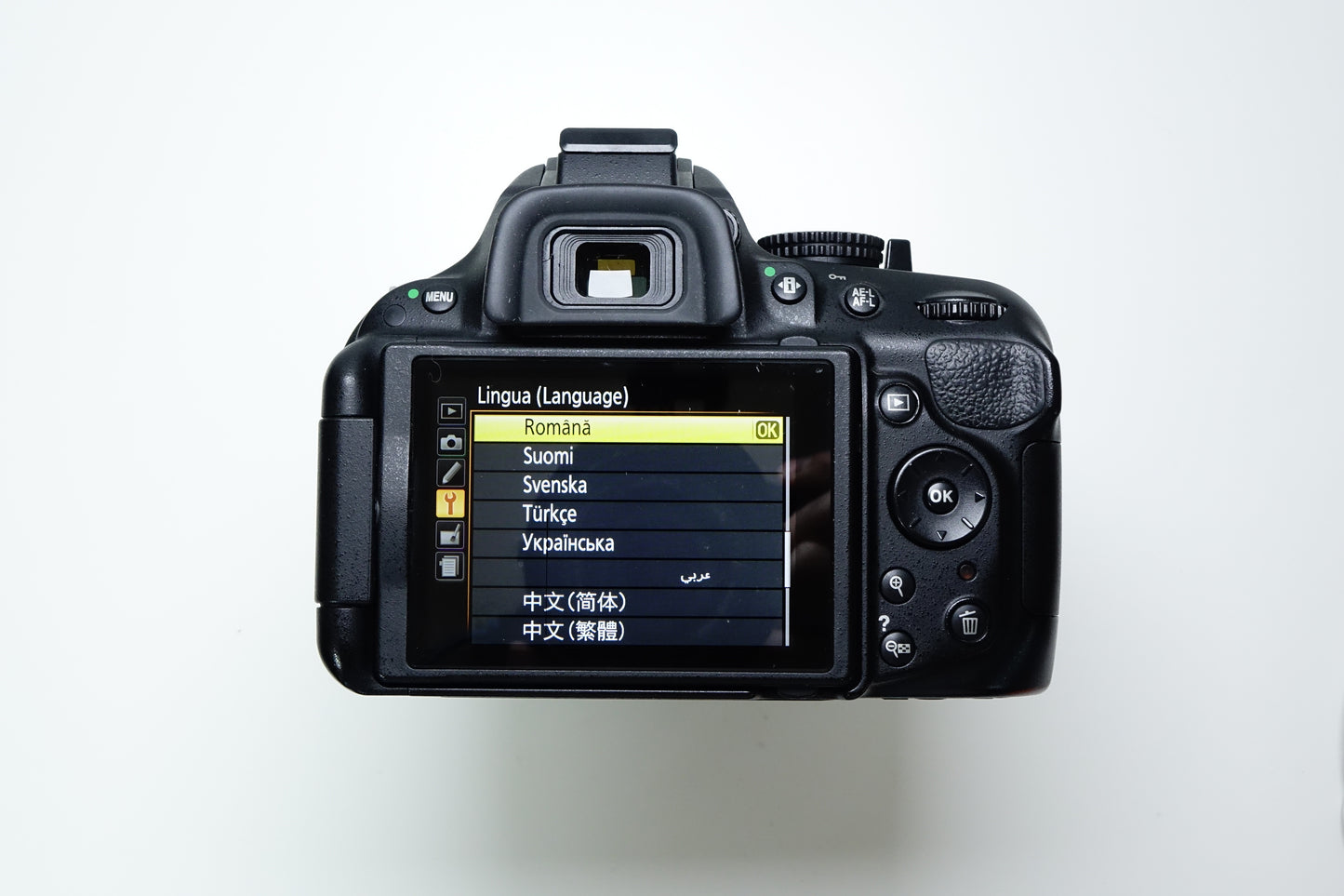 Nikon D5200 Obiettivo 18-55mm G VR + BORSA - 18285 SCATTI - Garanzia 12 mesi