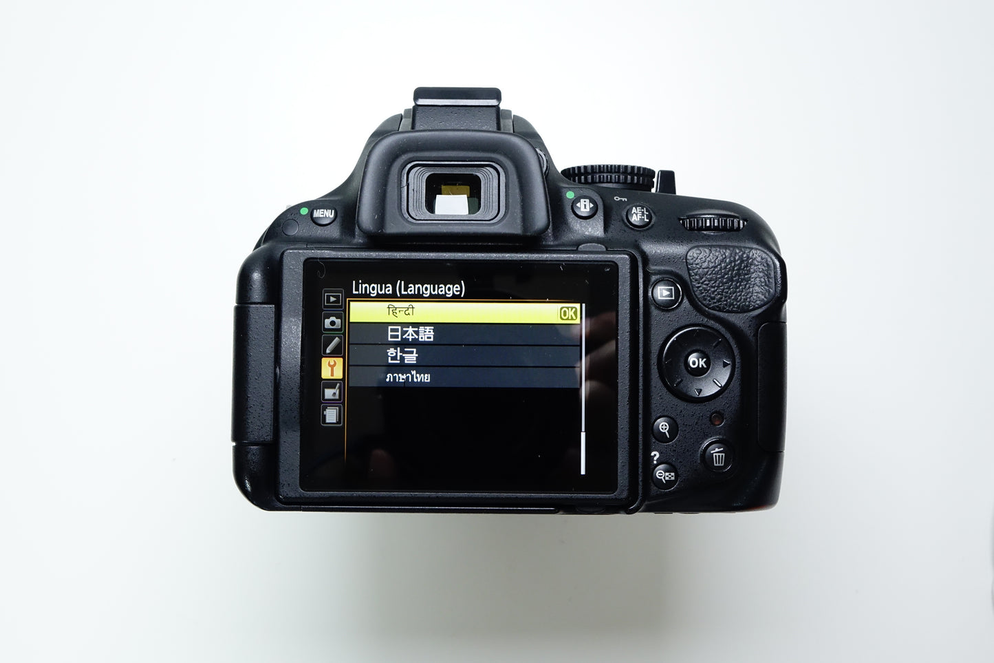 Nikon D5200 Obiettivo 18-55mm G VR + BORSA - 18285 SCATTI - Garanzia 12 mesi