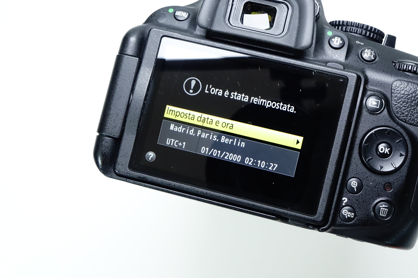 Nikon D5200 Obiettivo 18-55mm G VR + BORSA - 18285 SCATTI - Garanzia 12 mesi