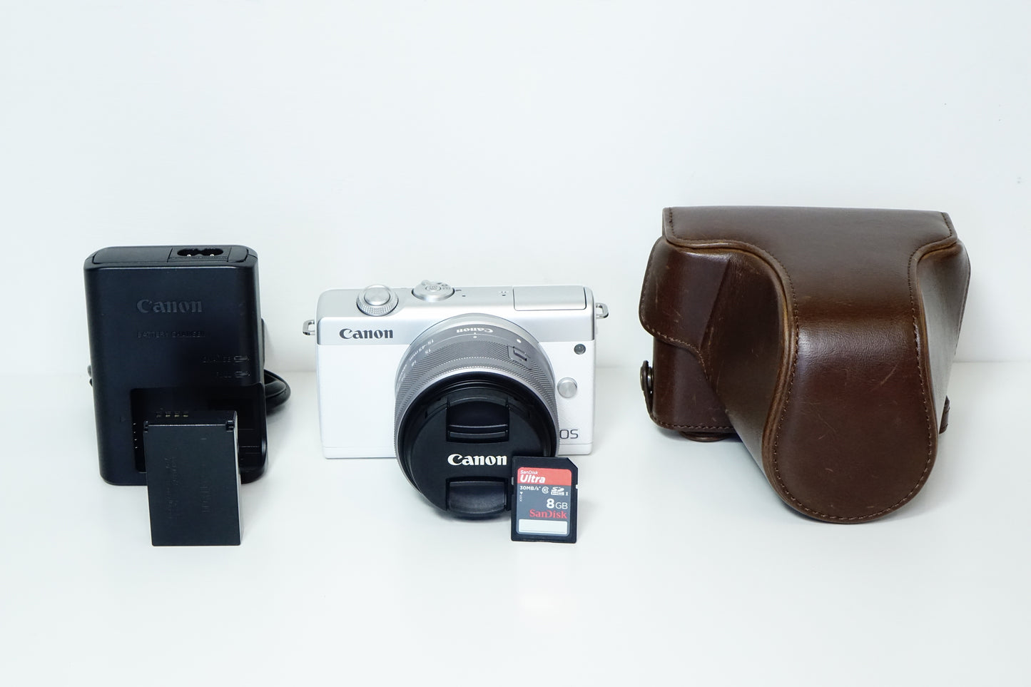 Canon EOS M200 Bianca Obiettivo 15-45mm STM + Custodia - Garanzia 12 mesi