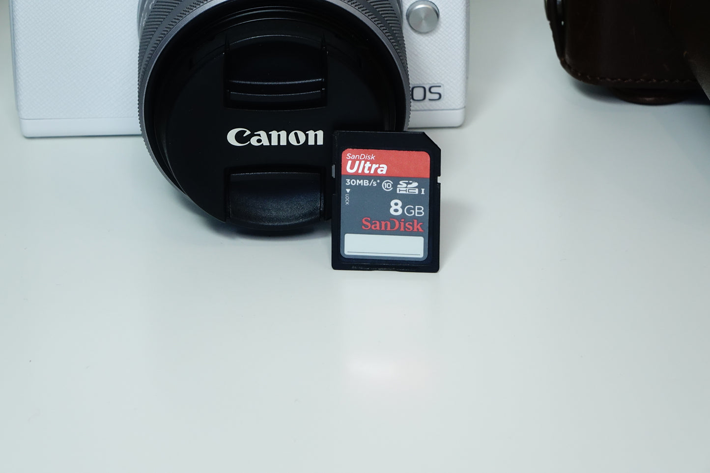 Canon EOS M200 Bianca Obiettivo 15-45mm STM + Custodia - Garanzia 12 mesi