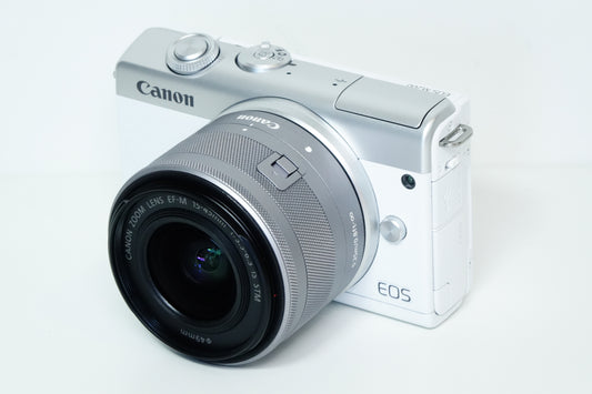 Canon EOS M200 Bianca Obiettivo 15-45mm STM + Custodia - Garanzia 12 mesi