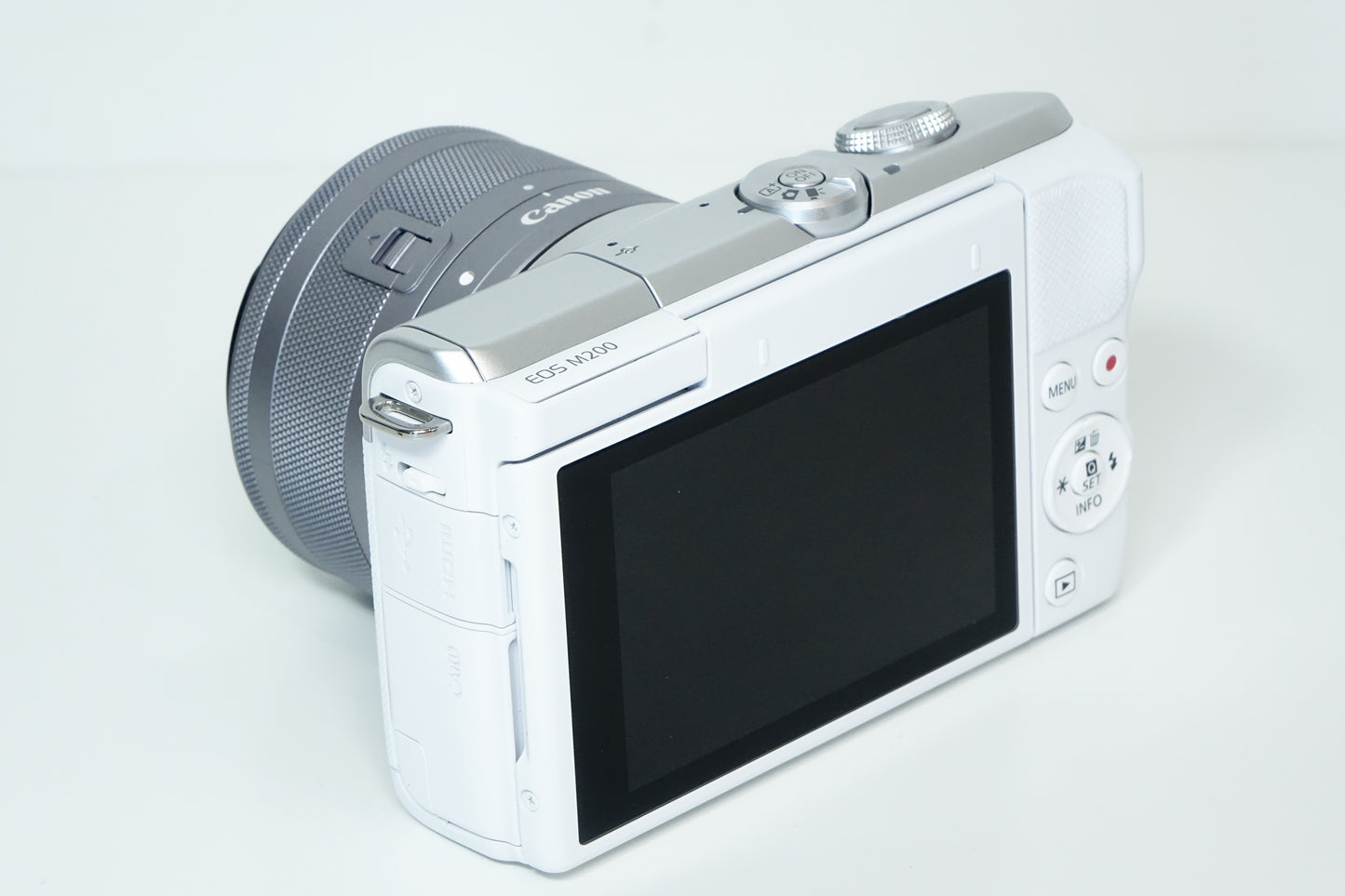 Canon EOS M200 Bianca Obiettivo 15-45mm STM + Custodia - Garanzia 12 mesi