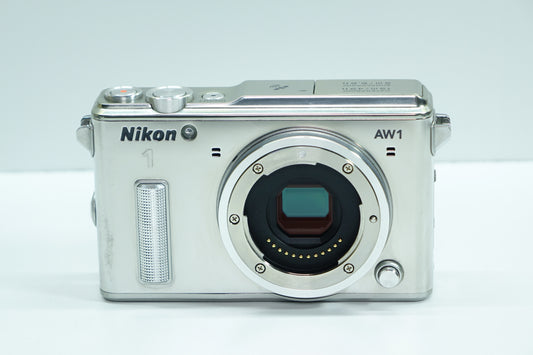 Nikon 1 AW1 Silver 14.2MP Mirrorless Waterproof Body + Borsa + SD 4GB - Garanzia 12 mesi
