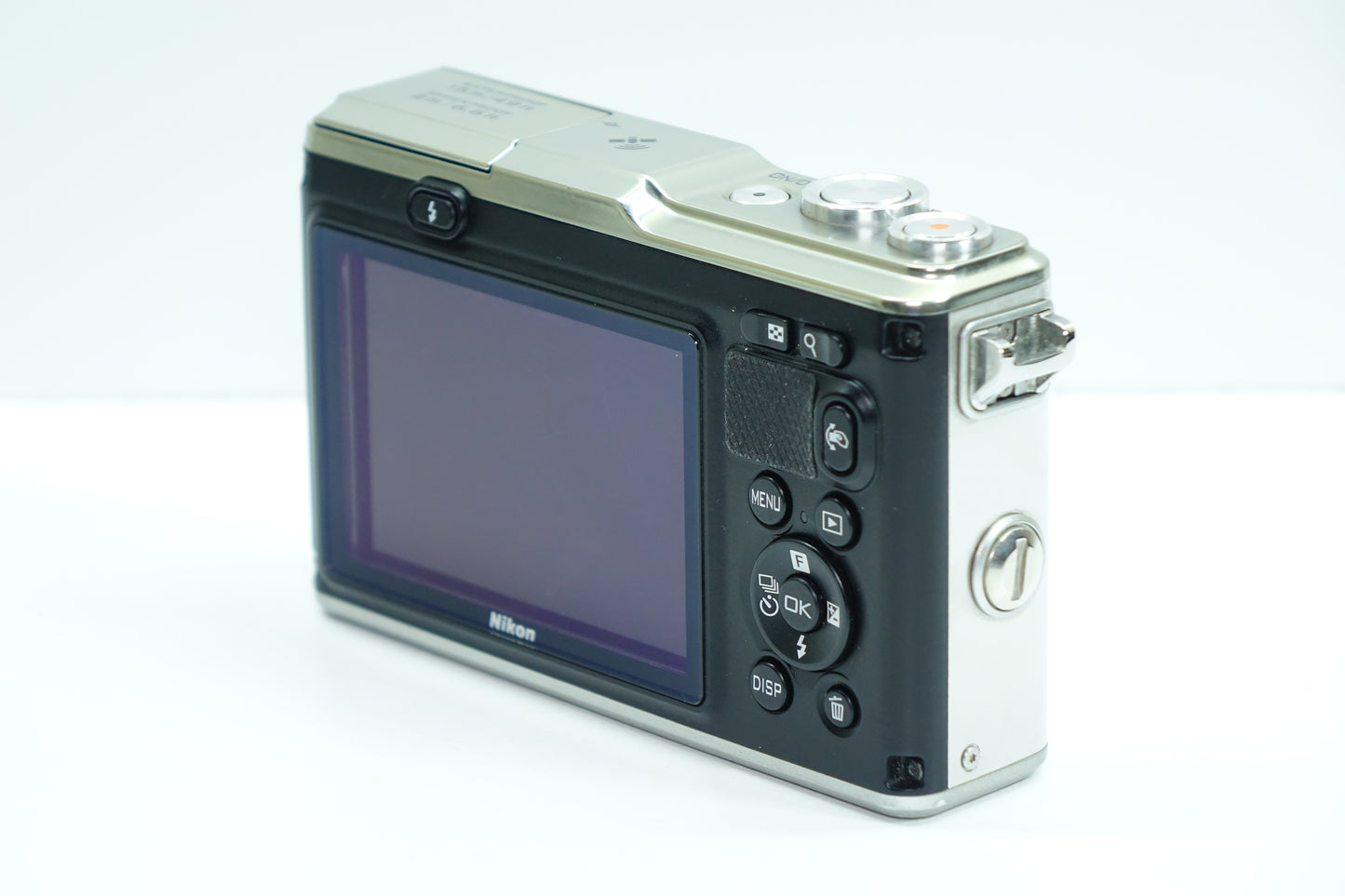 Nikon 1 AW1 Silver 14.2MP Mirrorless Waterproof Body + Borsa + SD 4GB - Garanzia 12 mesi