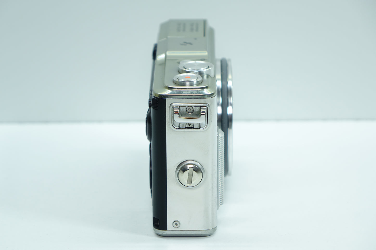 Nikon 1 AW1 Silver 14.2MP Mirrorless Waterproof Body + Borsa + SD 4GB - Garanzia 12 mesi