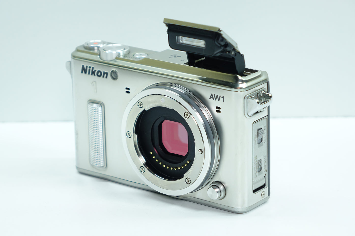 Nikon 1 AW1 Silver 14.2MP Mirrorless Waterproof Body + Borsa + SD 4GB - Garanzia 12 mesi