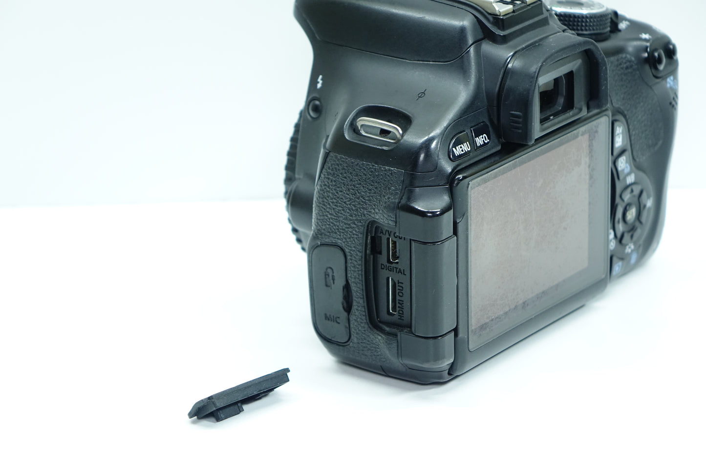 Canon EOS 600D Kiss X5 Reflex 18MP Body Solo Corpo Nero - Garanzia 12 mesi