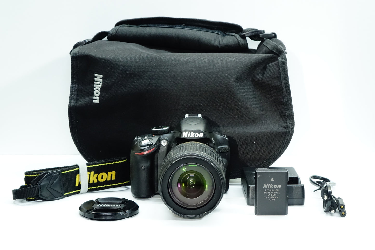 Nikon D3200 Obiettivo Nikkor DX 18-105mm G VR BORSA 5492 SCATTI - Garanzia 12 mesi