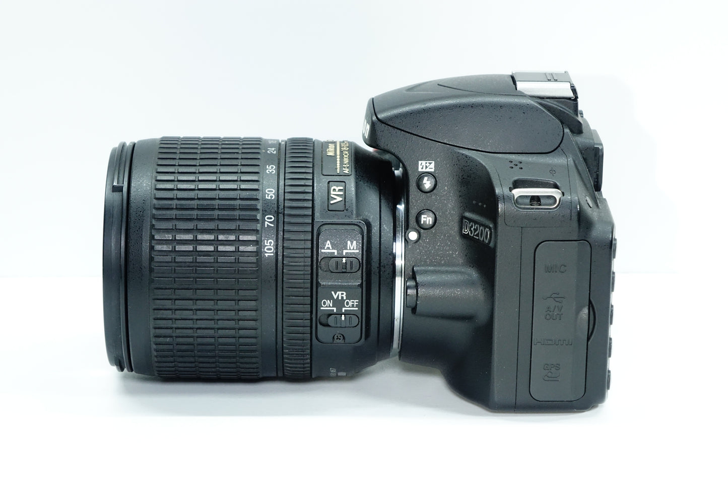 Nikon D3200 Obiettivo Nikkor DX 18-105mm G VR BORSA 5492 SCATTI - Garanzia 12 mesi