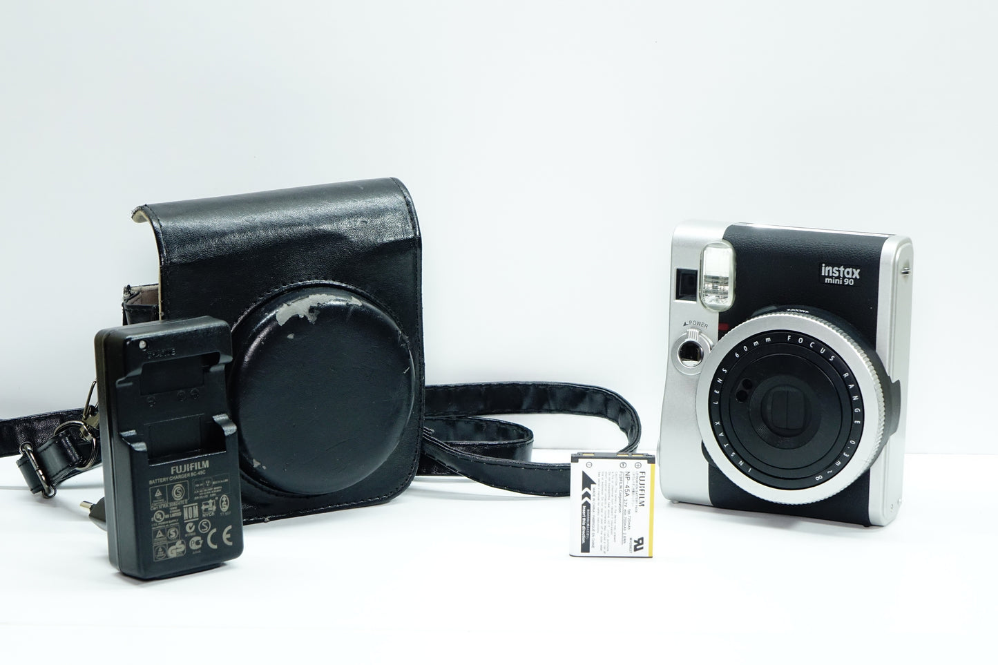 FUJIFILM Instax Mini 90 Neo Classic Nera/Argento Istantanea + Custodia - Garanzia 12 mesi