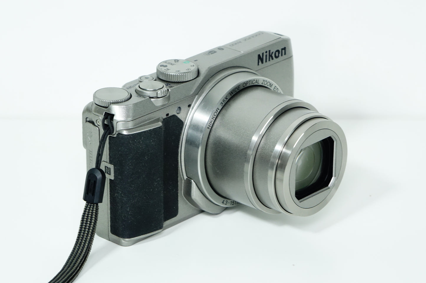 NIKON Coolpix A900 Silver Fotocamera Compatta 20MP 4K ZOOM 35X - Garanzia 12 mesi