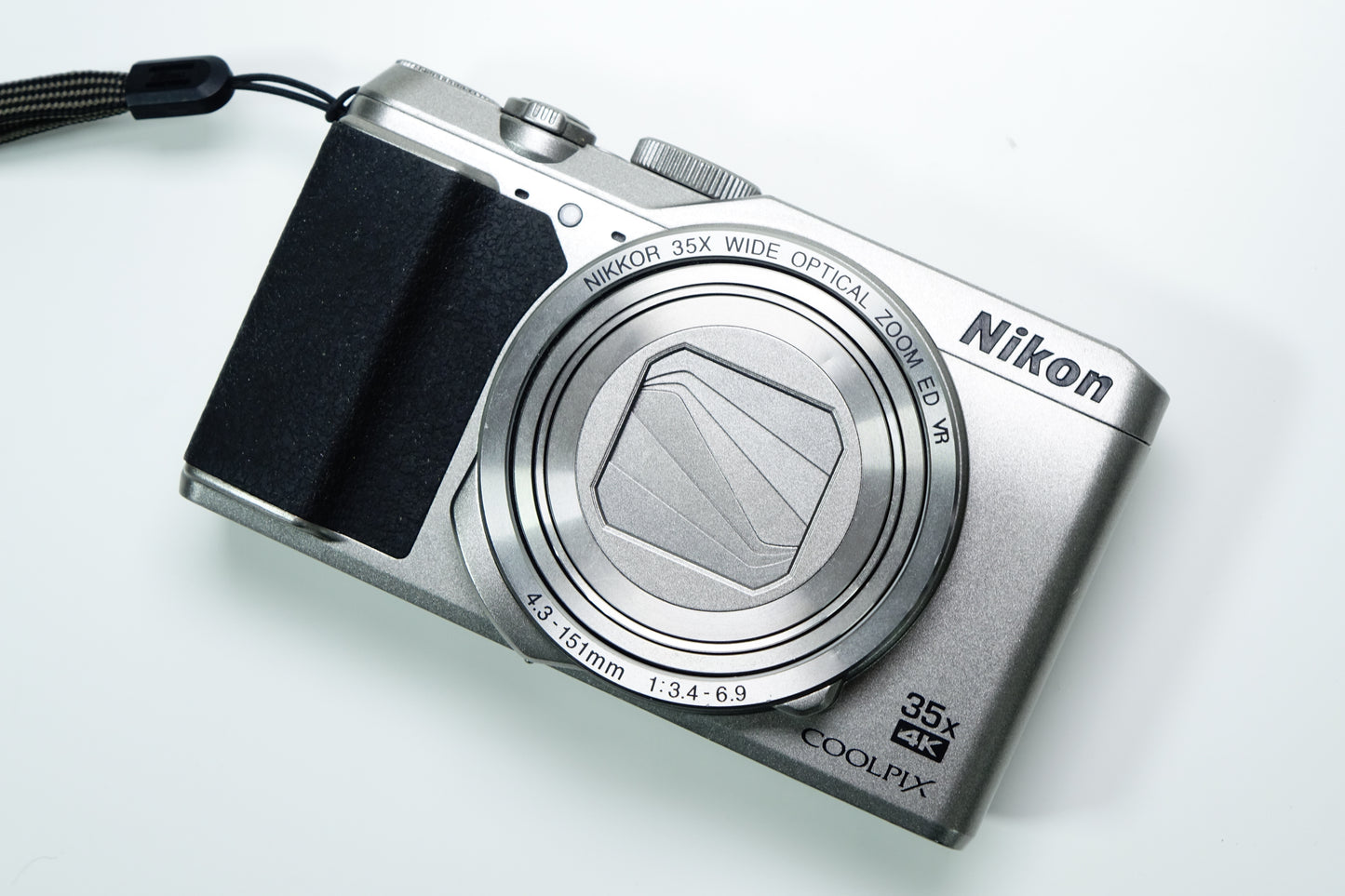 NIKON Coolpix A900 Silver Fotocamera Compatta 20MP 4K ZOOM 35X - Garanzia 12 mesi