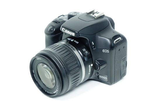 Canon EOS 1000D Reflex + Obiettivo EF-S 18-55mm II F/3,5-5,6 - Garanzia 12 mesi