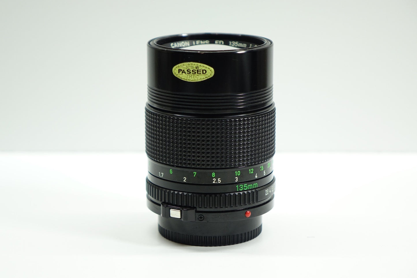 *FUNGUS* Canon NewFD 135mm F/2.8 Telephoto Fixed Lens + UV Filter -MADE IN JAPAN