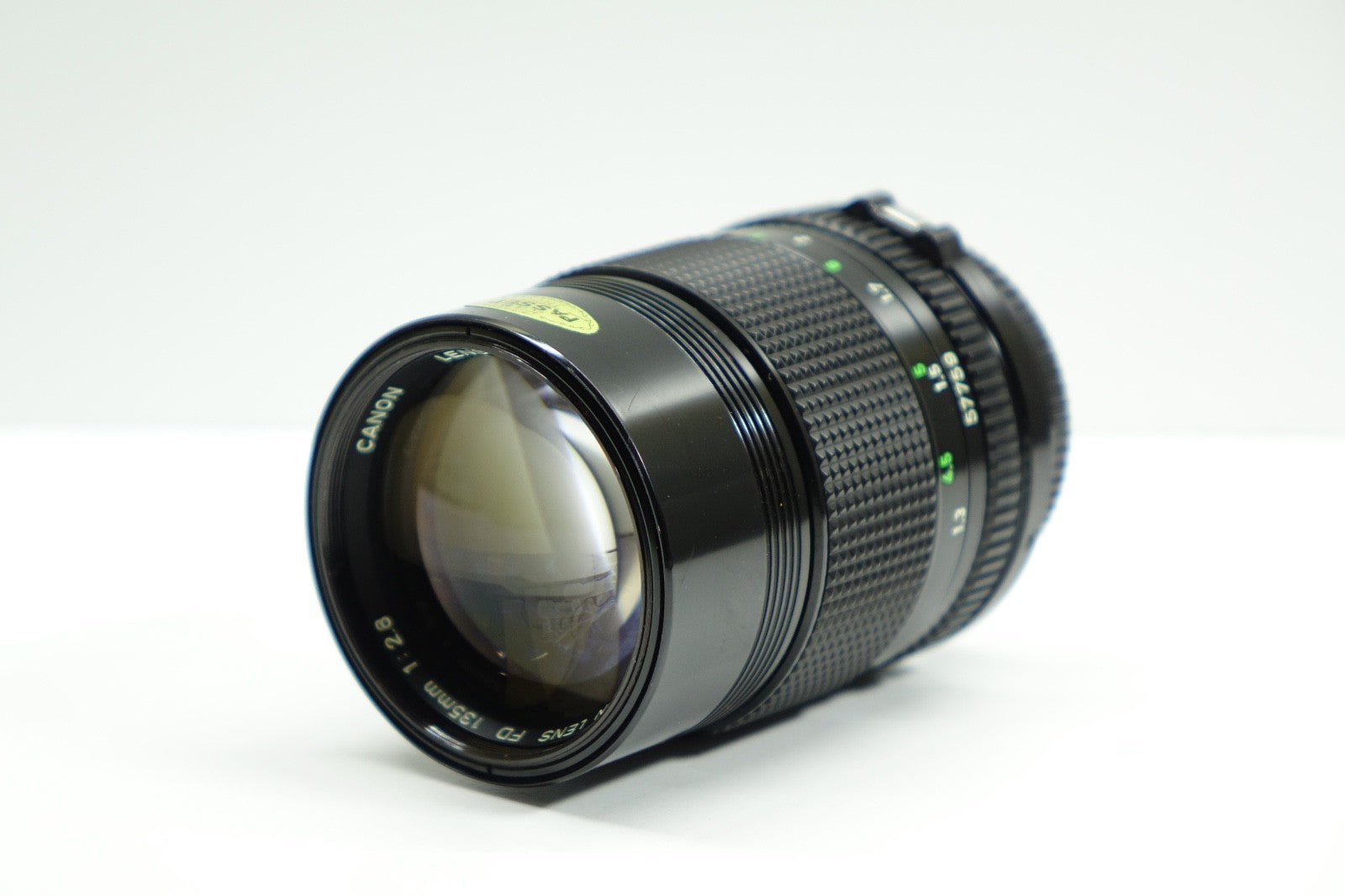 *FUNGUS* Canon NewFD 135mm F/2.8 Telephoto Fixed Lens + UV Filter -MADE IN JAPAN