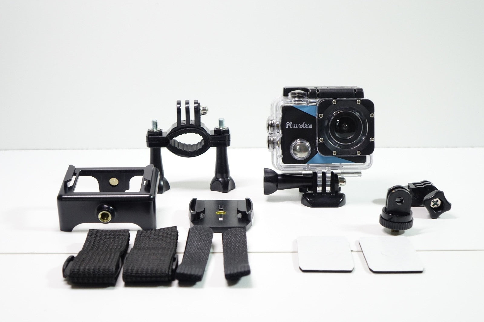 PIWOKA ACTION CAM FULL HD 1080p 2" 5MP 30M IMPERMEABILE + SD 2GB + ACCESSORI